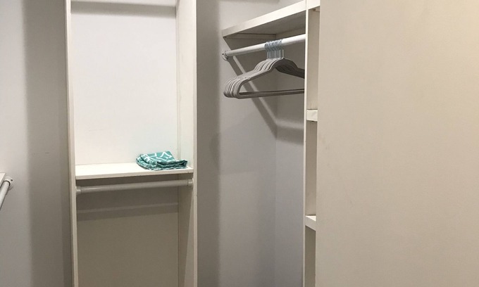 Cherokee Triangle Apartamento | Highlands Apartment Close to Downtown, Local shops/restaurants/bars/park