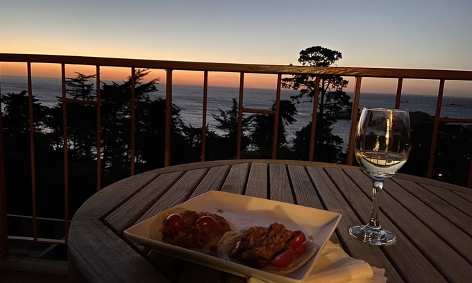 Carmel Highlands Cabina | Highlands Inn, minutes to Pebble Beach, Concours d'Elegance & Carmel by the Sea