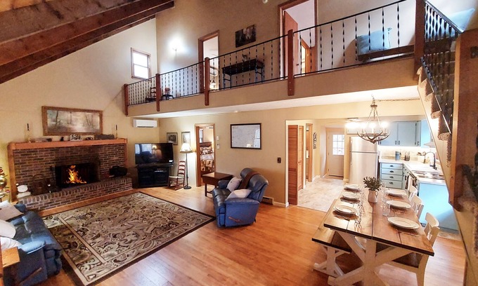 Franklin Cabina | Highlands/Lake Glenville Area-Hot Tub-Mtn Stream-WIFI-Seclusion