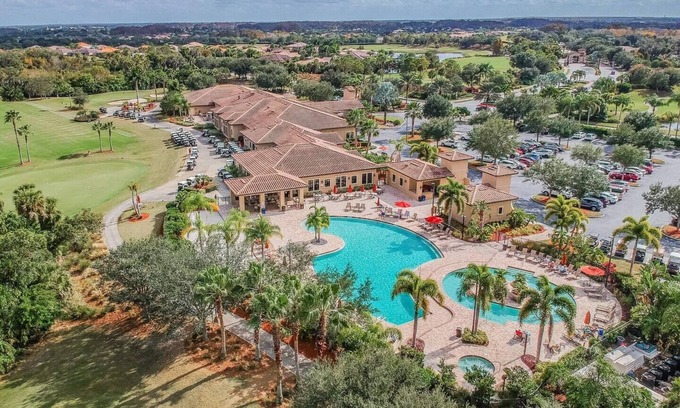 Bradenton Condominio | Golf course 3b/2b condo with resort style amenities - remodled new bathrooms