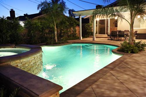 Hermosa Village Casa | Highly Upgraded, 5 Bed, 45 ba, New Pool w/Jacuzzi, 1/2 mile walk to Disney