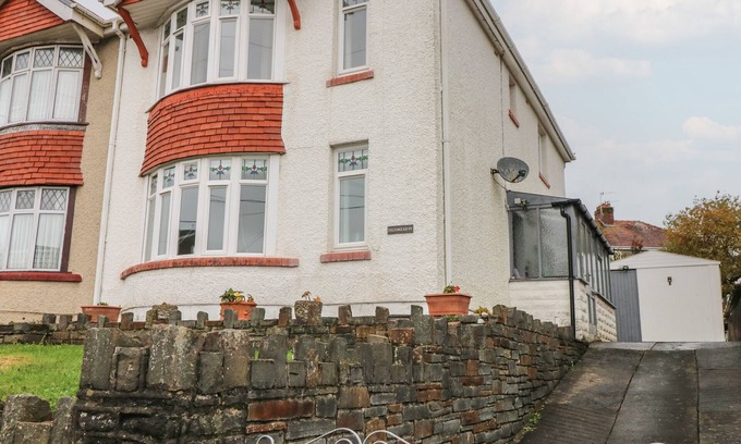 Burry Port Casa | HIGHMEAD, pet friendly, character holiday cottage in Burry Port