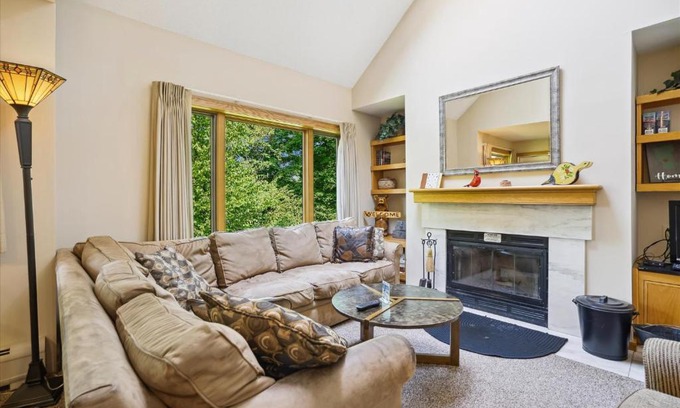 Central Vermont- Killington Casa | Highridge J5B Spectacular 1 Bedroom Escape with fireplace, sauna & resort amenities