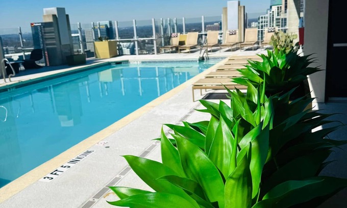 Midtown Apartamento | Highrise Balcony Rooftop Pool Gym Free Parking