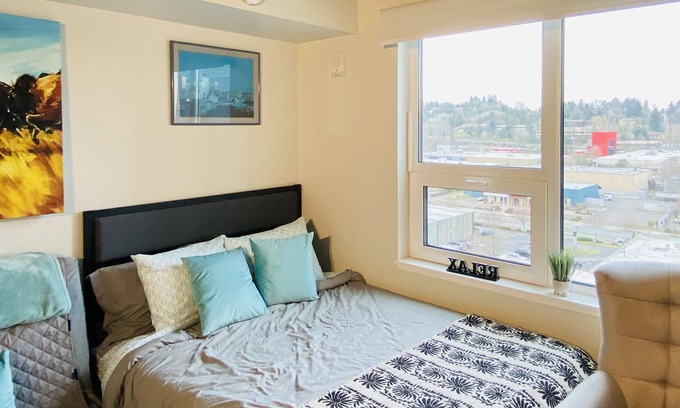 Southcenter Apartamento | Highrise Studio w/ views and nearby shopping