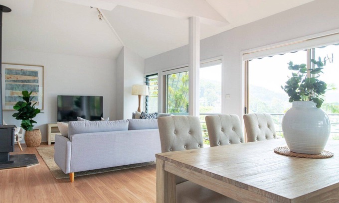 Pretty Beach Central Coast Casa | Highview House - Wifi, Pool and Views