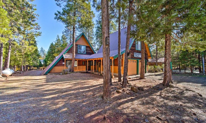 Trinity Center Casa | Hike and Fish, Less Than 1 Mi to Trinity Lake Rustic Cabin!