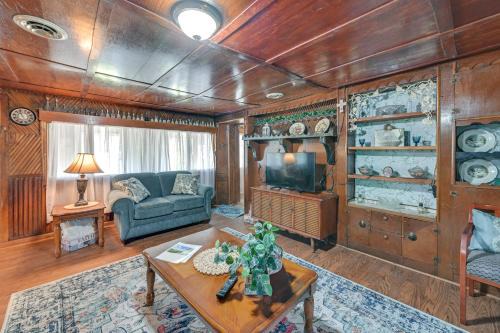 Waneta Casa | Hike and Fish Rustic, Timeless McKee Home with Yard