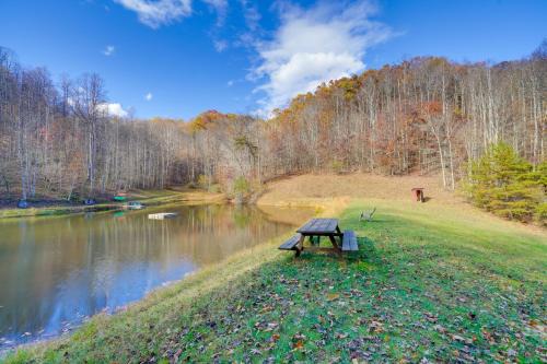 Rosedale Casa | Hike and Picnic at Group Getaway in Rosedale!