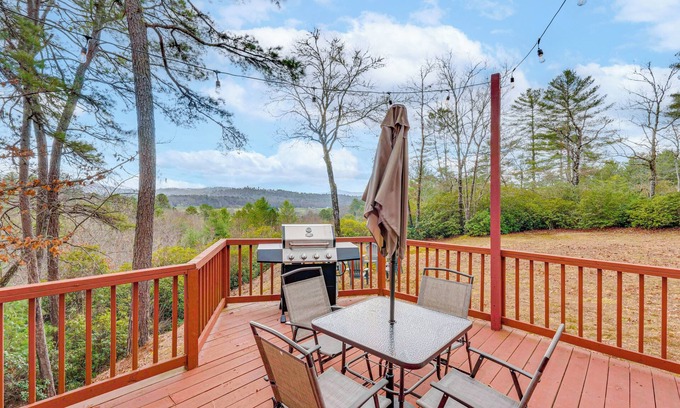 Hayesville Cabina | Hike, Boat & Explore: Mtn-View Hayesville Hideaway
