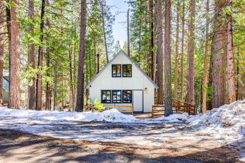 Cold Springs Casa | Hike, Fish and Explore California Cabin with Deck!