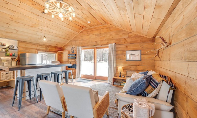 Woodsville Cabina | Hike, Fish & Boat: Waterfront Cabin in Ryegate!