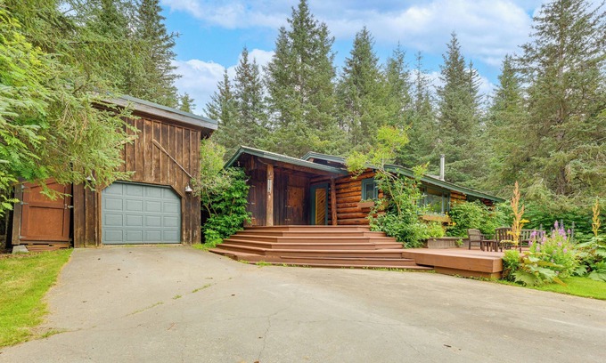 Diamond Ridge Cabina | Hike, Fish & Explore Homer Spit: Forested Cabin!