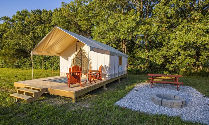 Cassville Alquiler De RV | Hike & Glamp Getaway near Roaring River Park