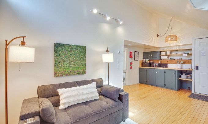 Waterbury Apartamento | Hike & Leaf Peep: Couple’s Retreat in Waterbury!