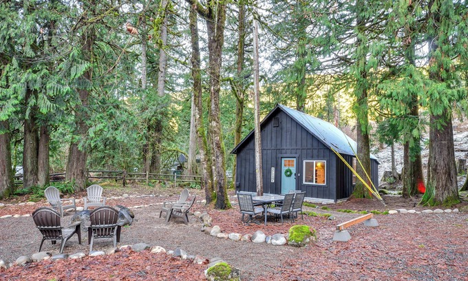 Rhododendron Cabina | Hike, Ski & Explore: Rhododendron Forest Retreat!