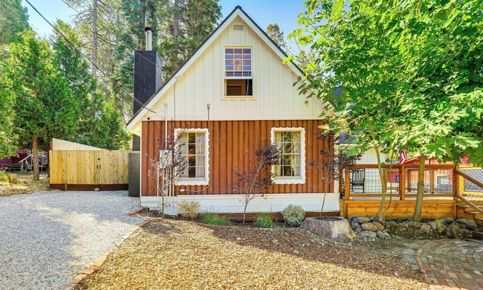 Mi-Wuk Village Cabina | Hike, Ski & Fish: Charming Cabin in Twain Harte!