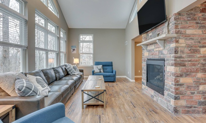 Lackawaxen Casa | Hike, Swim & Ski: Home w/ Deck in Lackawaxen