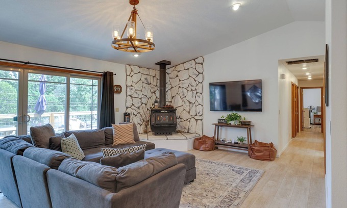 Groveland Casa | ‘Hiker’s Escape’ Home Near Beach, Golf & Yosemite