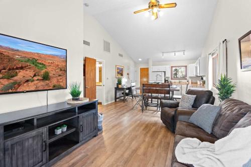 St. George Casa | Hikers Hideaway - Cozy Resort Condo with Pool & More