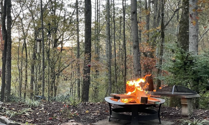 Hendersonville Cabina | Hiking, Biking & Mountain Retreat! Minutes to DuPont & Pisgah Nat’l Forrest!