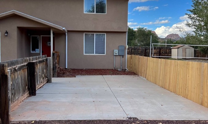 Hildale Casa | Hildale Haven B/red rock views, abundance of trails, close to Zion Nat'l Park.