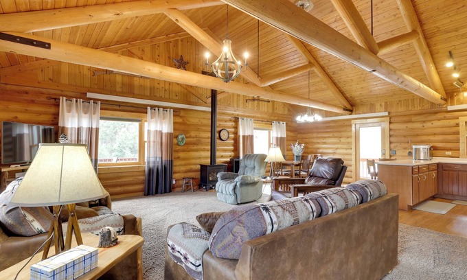 Hill City Cabina | Hill City Log Cabin Along Newton Creek!