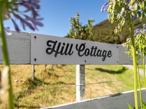 Featherston Casa | Hill Cottage - Featherston Holiday Home