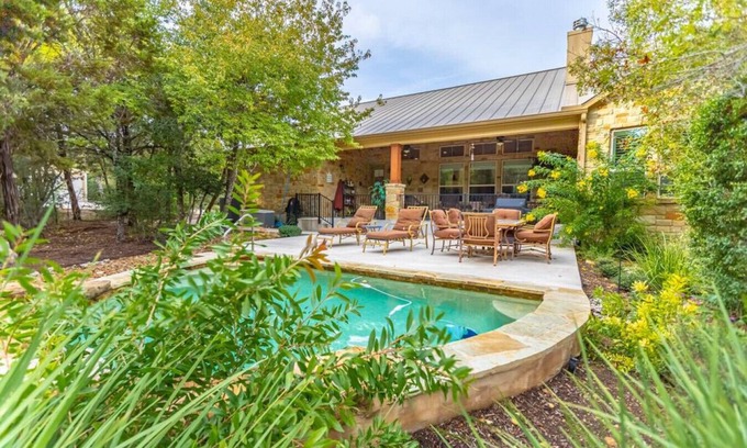 Austin Casa | Hill Country 5 Acre Ranch Home Heated Pool/Views Mins to Wineries & More!