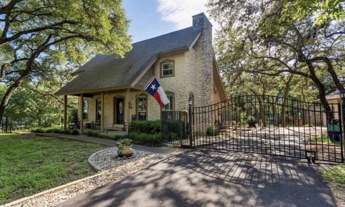 Austin Casa | ¡Hill Country Hideaway en 2 acres cerca de todo!