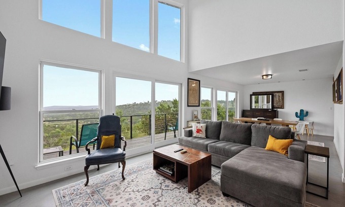 Dripping Springs Casa | 2 Units for Price of 1 + Pickleball with Views of Rolling Hills!