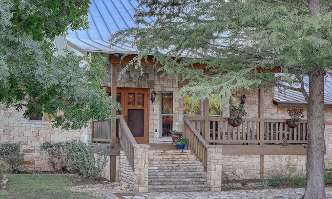 Hunt Casa | HILL COUNTRY OASIS W/ HOT TUB & FIREPLACE BOOK NOW FOR OCT 23/APRIL 24 ECLIPSES