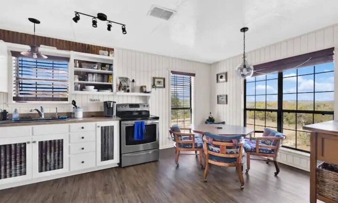 Blanco Cabina | Hill Country Ranch Cabin