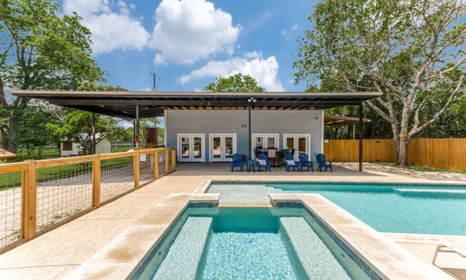 Johnson City Casa | Hill Country Retreat I Private Pool & Hot Tub I Mins to Wineries & Town Square
