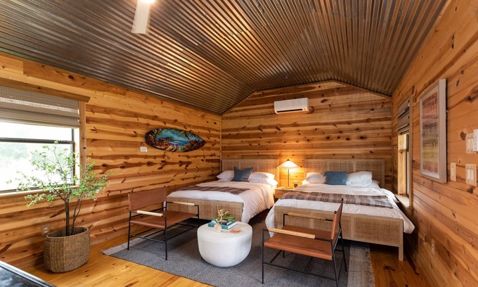 Stonewall Cabina | Hill Country Retreat on the Pedernales – Near Wineries & Distilleries