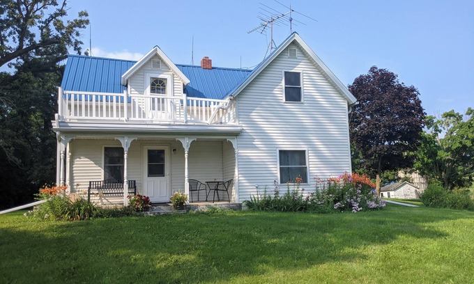 Kensington Casa | Hill Farm Charming farm house perfect for all season activities in the country!