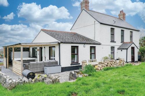 Crynant Casa | Hill House - 4 Bedroom Holiday Home - Llanrhidian