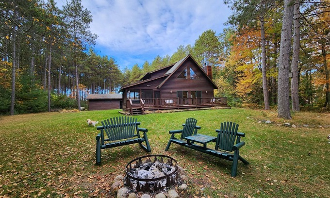Minocqua Cabaña | Hill Lake Charming Minocqua Cabin Fire Pit W&D Pets