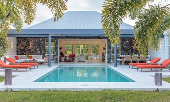 Petit-Bourg Casa | Hill Rock Villas - Coral Red