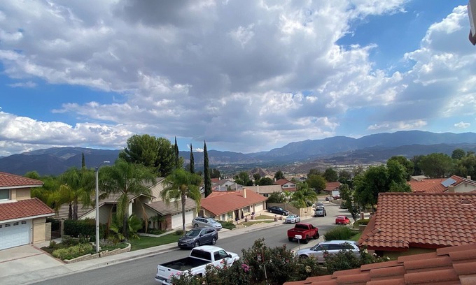Canyon Country Casa | HILL SIDE GETAWAY next to Magic Mountain, and close to all theme parks