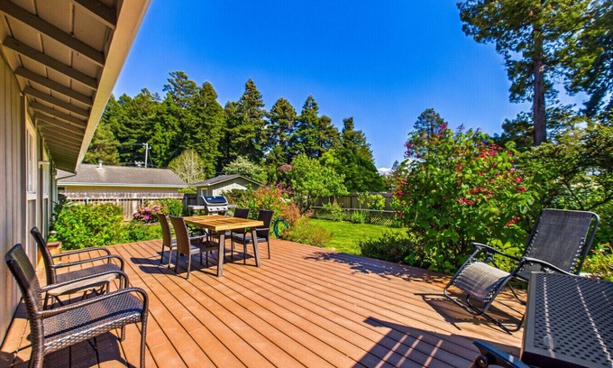 Arcata Casa | Hill Street Retreat - Near Cal Poly, Redwoods, & Arcata Plaza