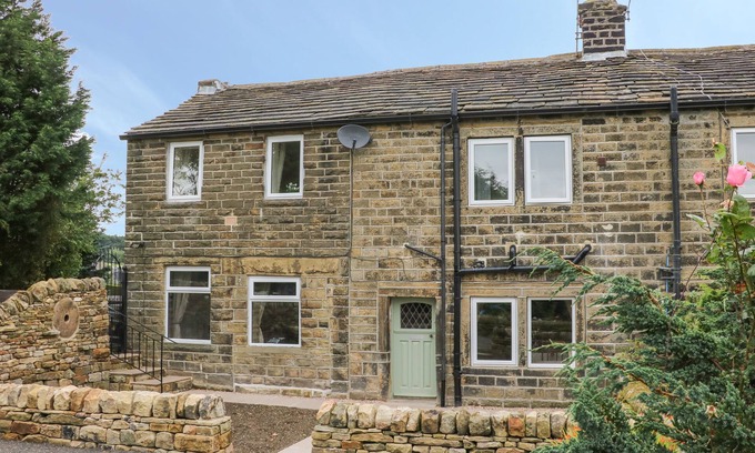 Oakworth Cabaña | HILL TOP COTTAGE, family friendly, with a garden in Oakworth