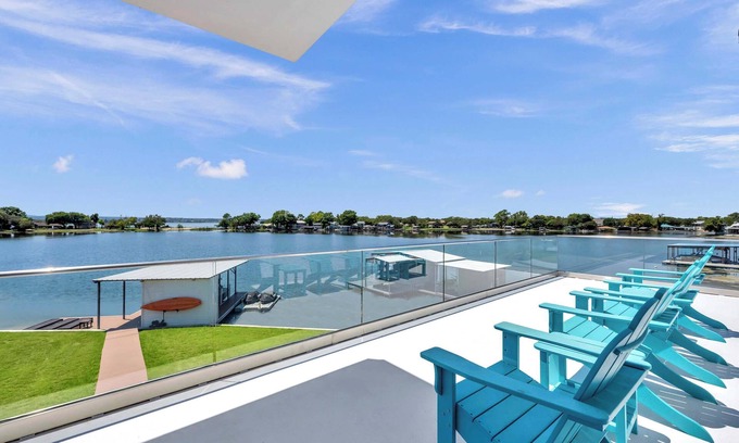 Granite Shoals Casa | Hill Top Haven-Modern lakefront home on Clear Cove