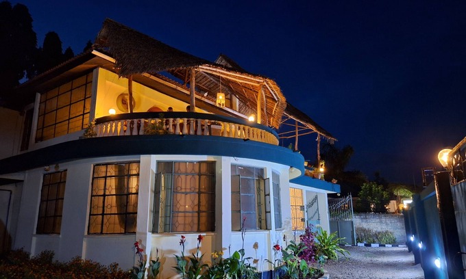 Moshi Hotel | Hill View Garden Hotel
