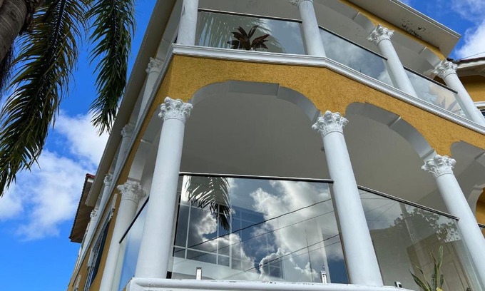 Runaway Bay Cama Y Desayuno | Hill view Vacational Rental