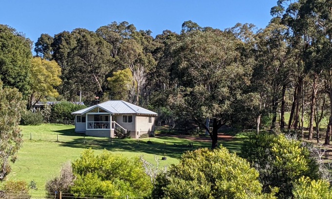 Sawyers Valley Cabaña | Hillborne Cottage Perth Hills