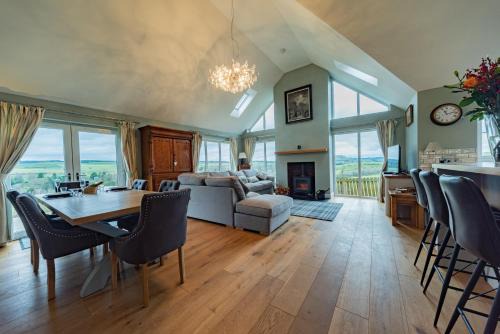 Hawick Casa | Hillcrest - 8 Person Luxury House and Hot Tub