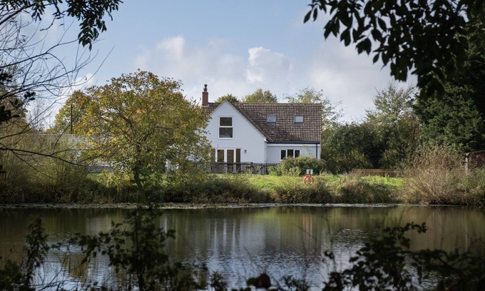 Oxford Casa | Hillcrest - A modern lakeside retreat just 2.5 miles from Oxford city centre.