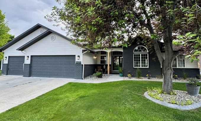 Twin Falls Casa | Hillcrest House. Central Location with outdoor Oasis and Hot Tub