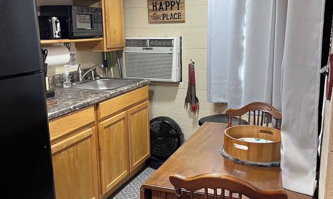 Jasonville Cabina | Hillenbrand Hideaway - Perfectly Located